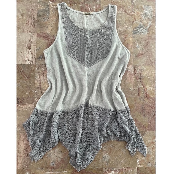 Gimmicks By BKE Buckle Boho Small Blue/Gray Handkerchief Hem Blouse/Tank Likenew - Picture 1 of 4